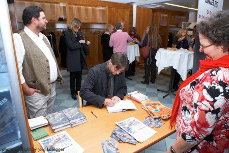 20.10.2010: Signierstunde bei der Präsi in der BH Wien&Umgebung